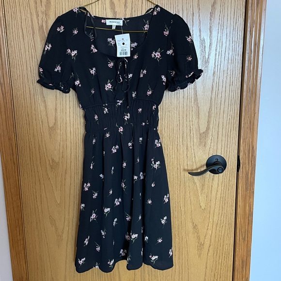 Monteau Dresses & Skirts - MONTEAU DRESS